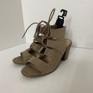 NWT Wide Width Memory Foam Tan Heeled Sandals